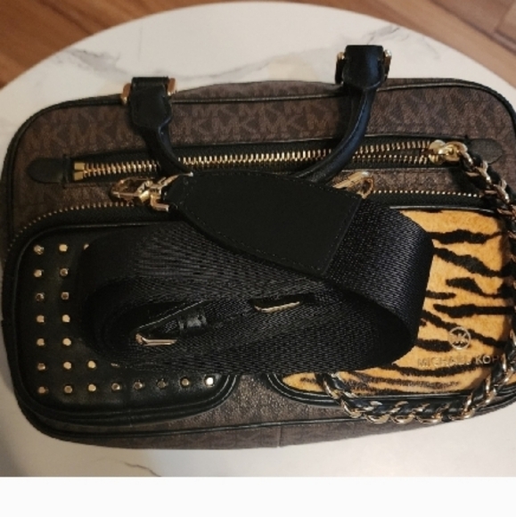 Michael Kors Signature Elliot Studded Messenger Bag Brown Tiger Print Calf Hair - Picture 4 of 9